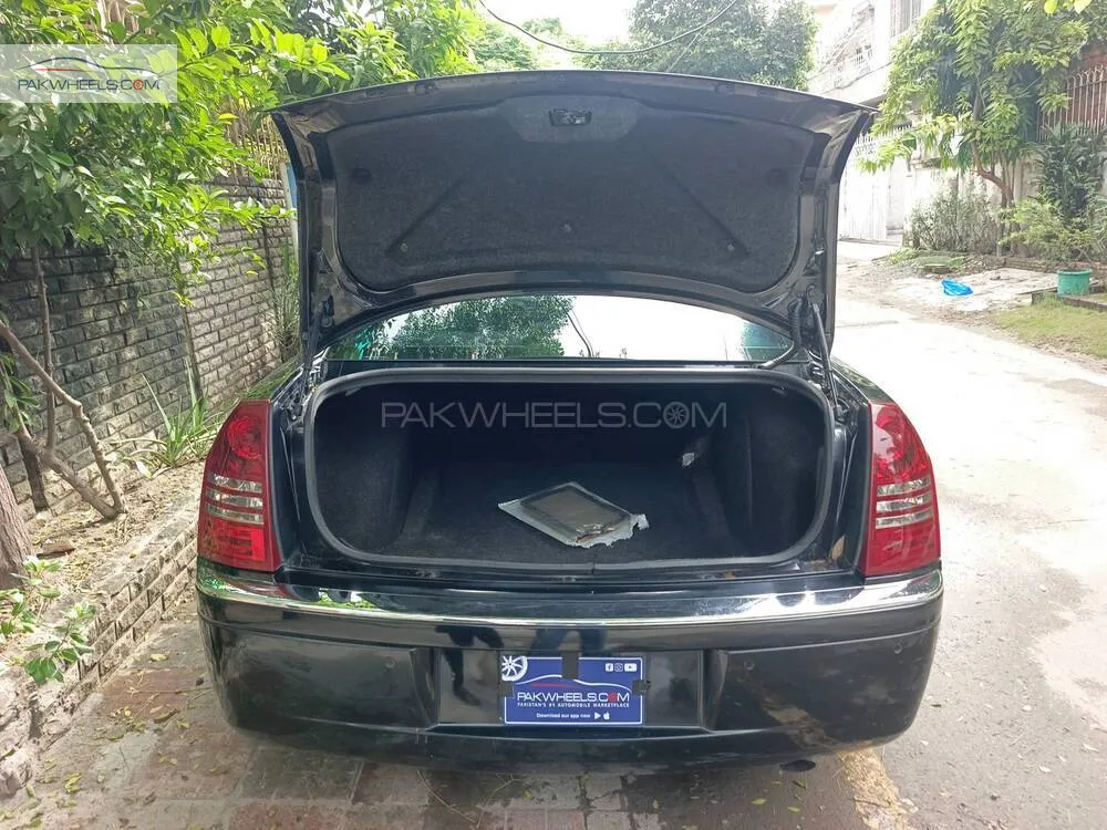 Chrysler 300 C 2006 for Sale in Lahore Chrysler 300 C 2006 for Sale in Lahore Image-8