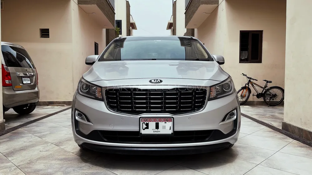 KIA Carnival 2018 for Sale in Karachi Image-1