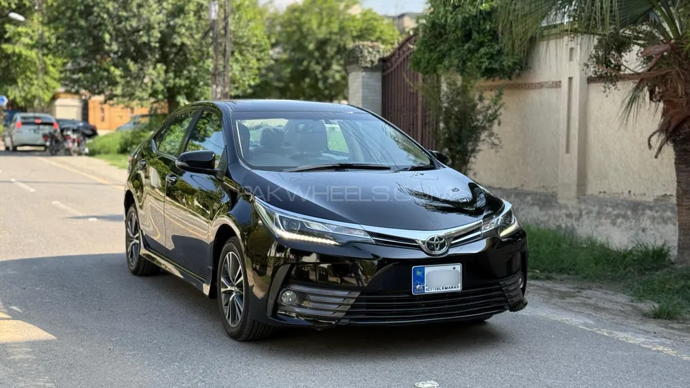 Toyota Corolla 2018 for Sale in Peshawar Image-1