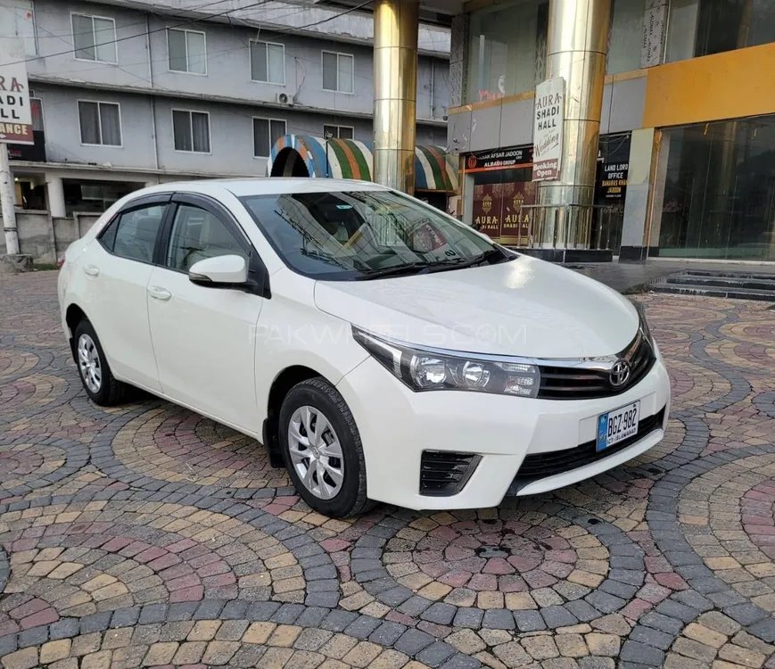 Toyota Corolla 2017 for Sale in Abbottabad Image-1