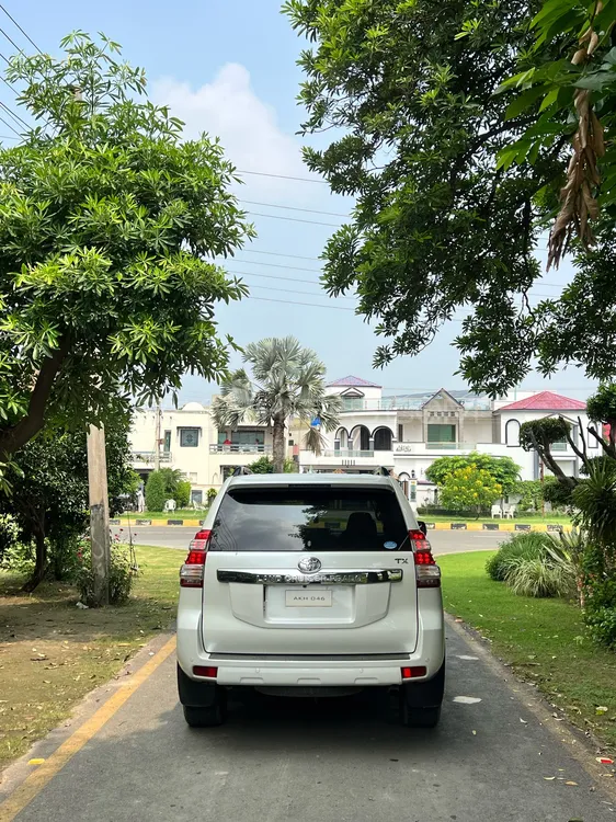 Toyota Prado 2016 for Sale in Lahore Image-1