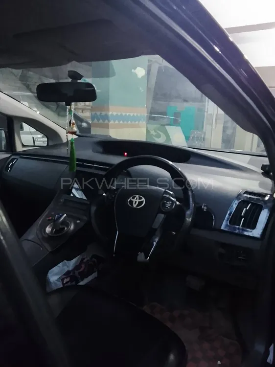 Toyota Prius 2011 for Sale in Karachi Image-1