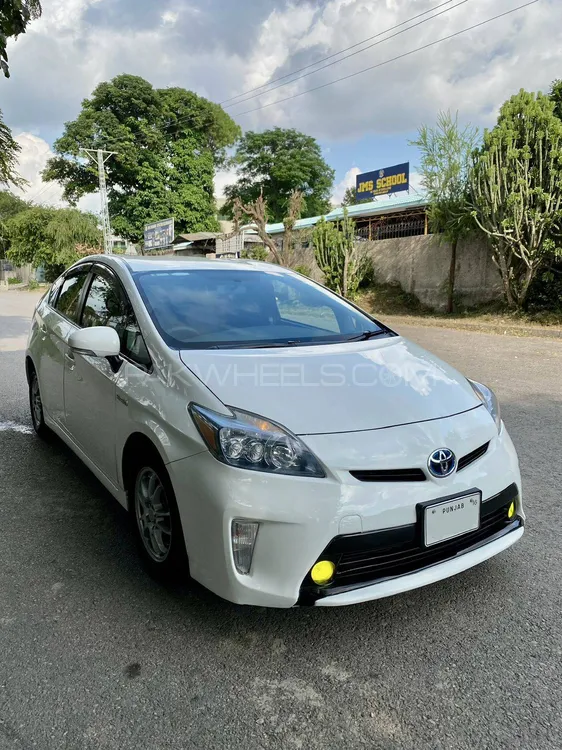 Toyota Prius 2012 for Sale in Islamabad Image-1