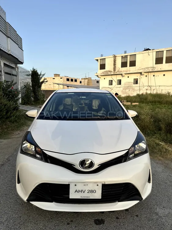 Toyota Vitz 2014 for Sale in Mardan Image-1