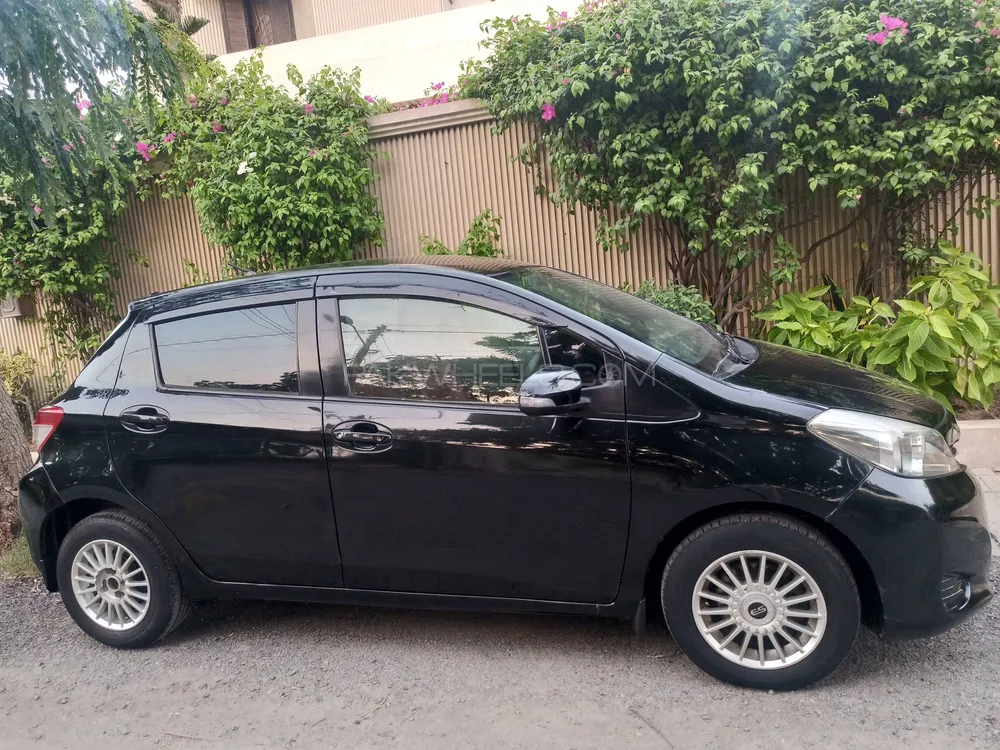 Toyota Vitz 2014 for Sale in Karachi Image-1