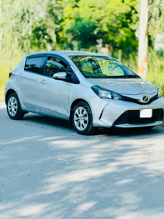 Toyota Vitz 2015 for Sale in Islamabad Image-1