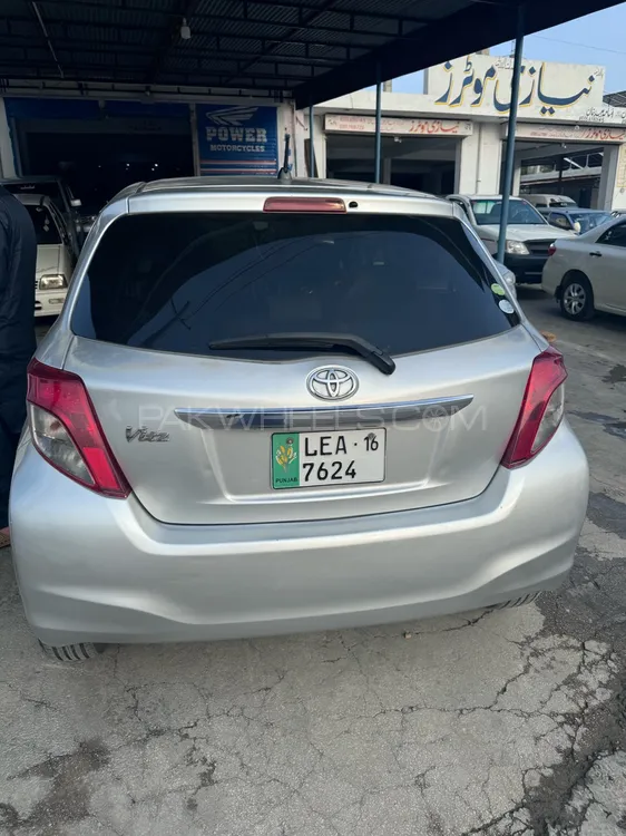 Toyota Vitz 2012 for Sale in Mian Wali Image-1