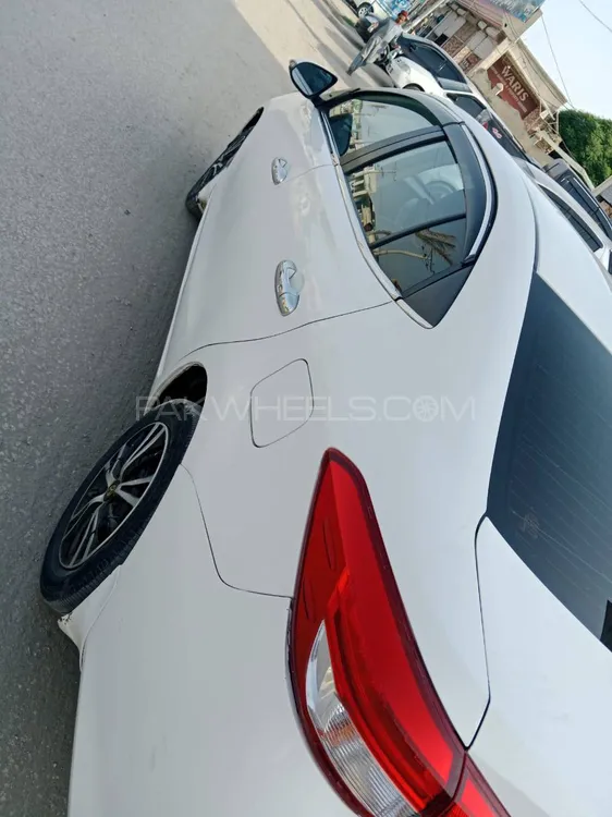 Toyota Yaris Sedan 2022 for Sale in Peshawar Image-1