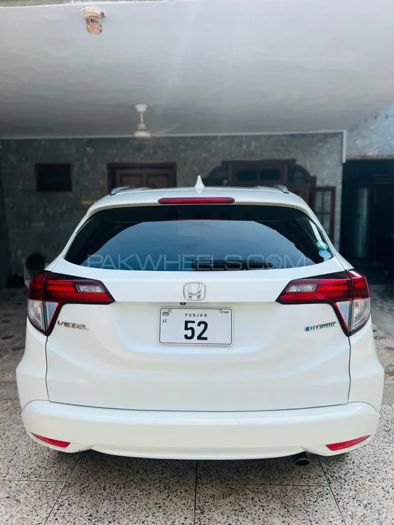 Honda Vezel 2015 for Sale in Islamabad Image-1