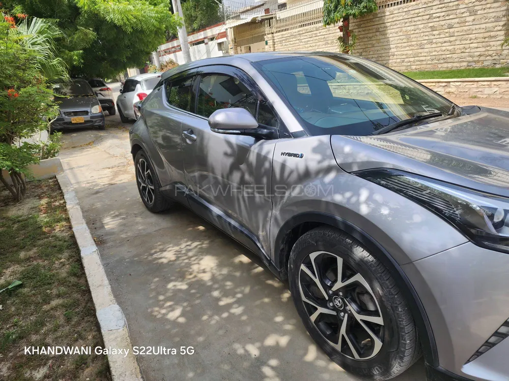 Toyota C-HR 2017 for Sale in Karachi Toyota C-HR 2017 for Sale in Karachi Image-3