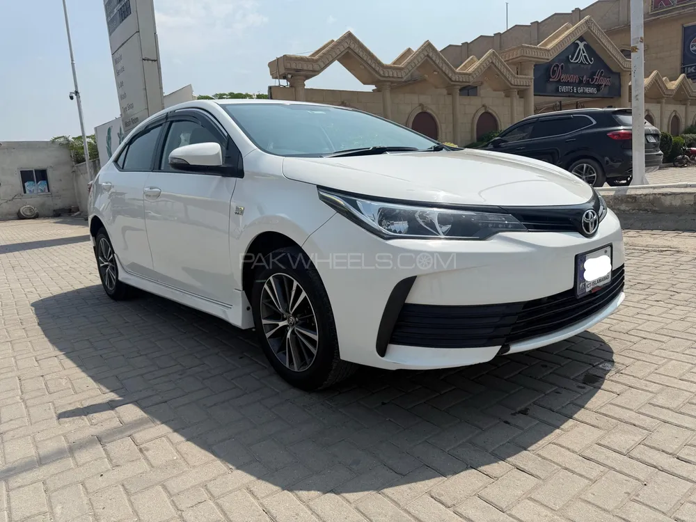 Toyota Corolla 2018 for Sale in Peshawar Image-1