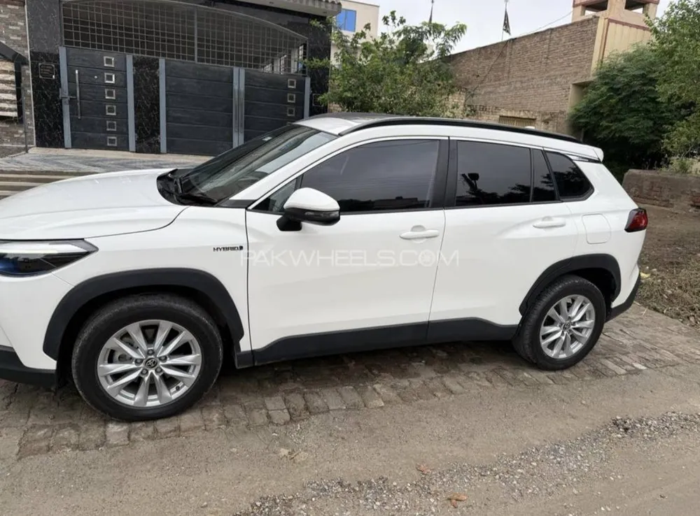 Toyota Corolla Cross 2024 for Sale in Lahore Toyota Corolla Cross 2024 for Sale in Lahore Image-2