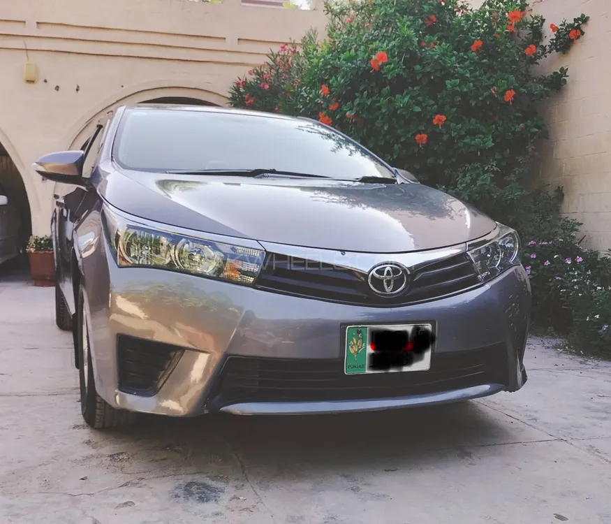 Toyota Corolla 2015 for Sale in Peshawar Image-1