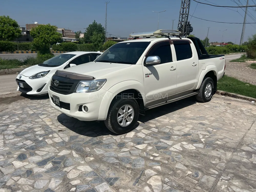 Toyota Hilux 2016 for Sale in Peshawar Image-1