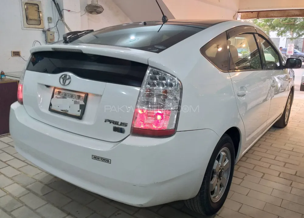 Toyota Prius 2011 for Sale in Karachi Toyota Prius 2011 for Sale in Karachi Image-5