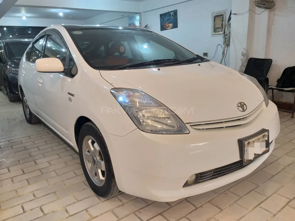 Toyota Prius 2011 for Sale in Karachi Toyota Prius 2011 for Sale in Karachi Image-2
