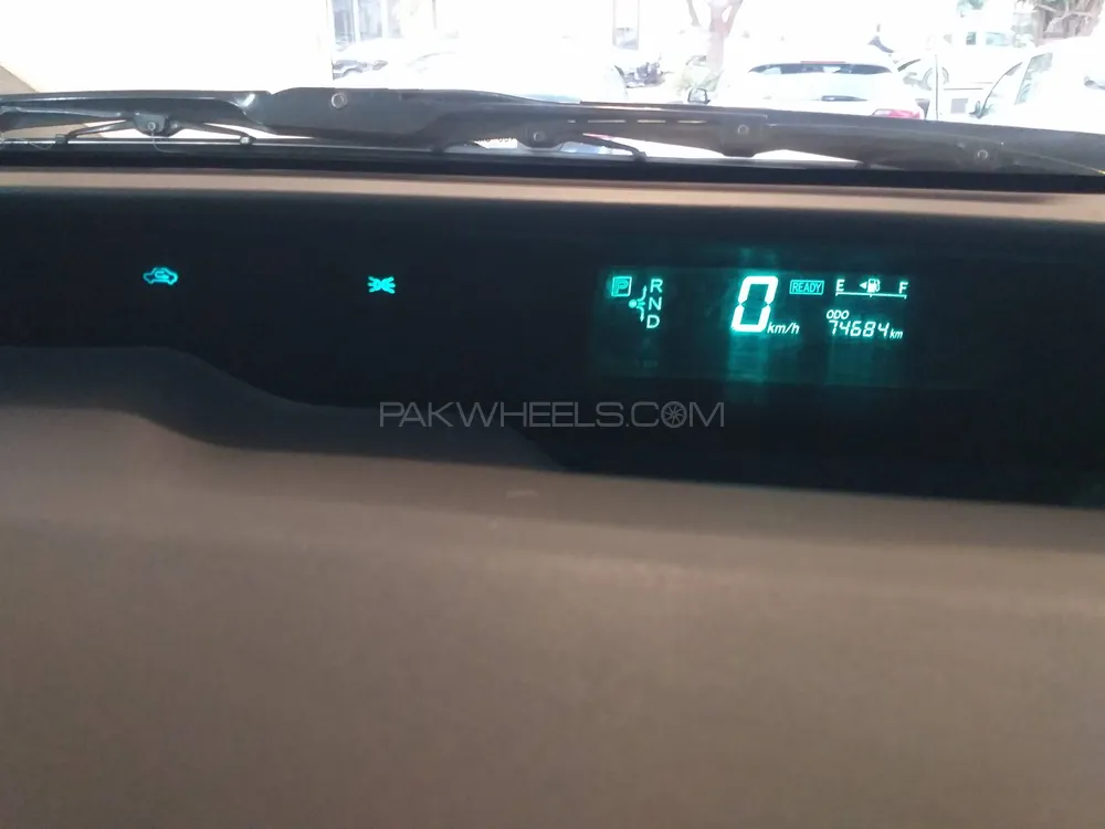 Toyota Prius 2011 for Sale in Karachi Toyota Prius 2011 for Sale in Karachi Image-13
