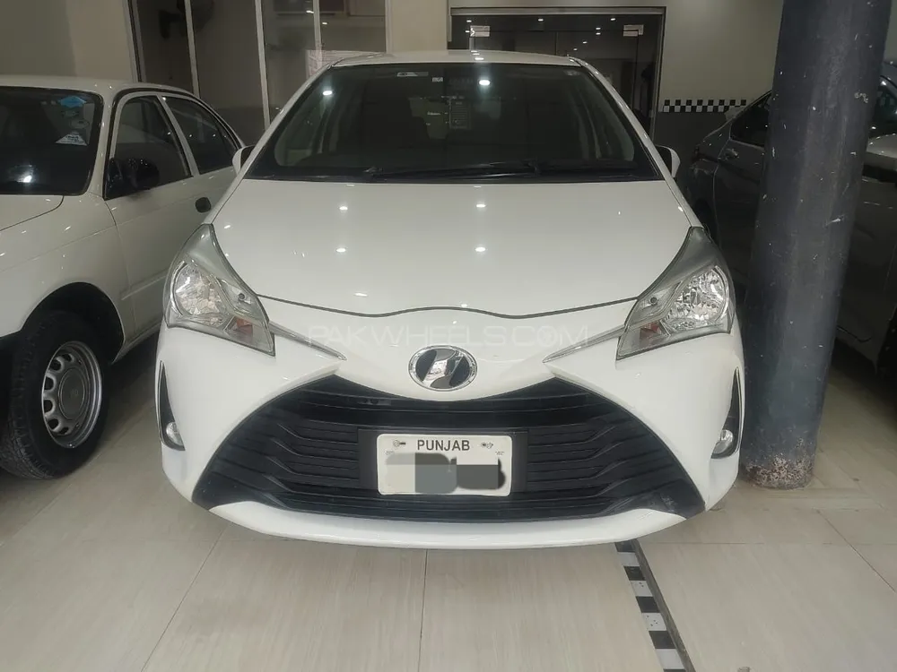 Toyota Vitz 2017 for Sale in Lahore Image-1