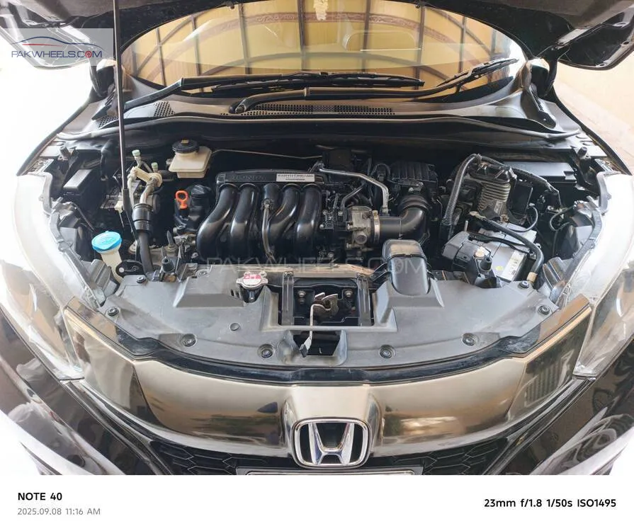 Honda Vezel 2016 for Sale in Peshawar Honda Vezel 2016 for Sale in Peshawar Image-8