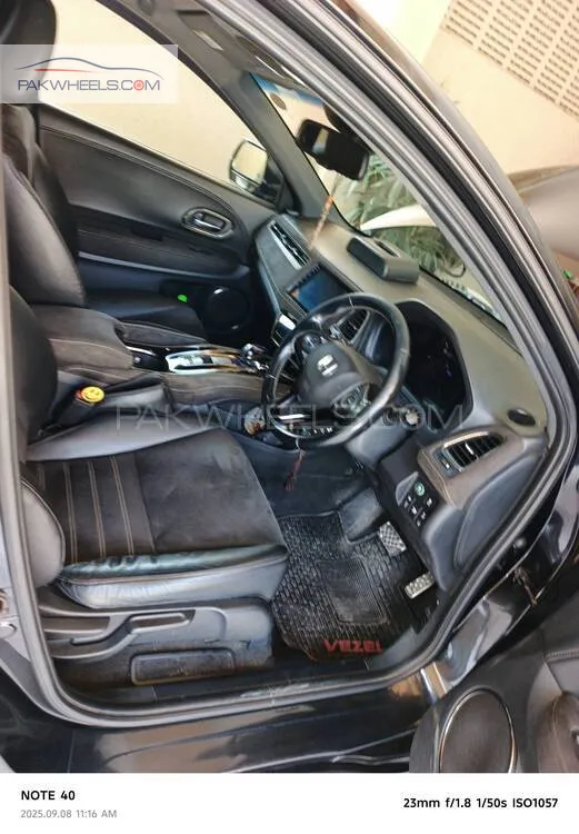 Honda Vezel 2016 for Sale in Peshawar Honda Vezel 2016 for Sale in Peshawar Image-11