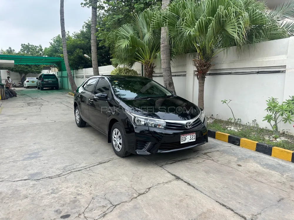Toyota Corolla 2015 for Sale in Karachi Image-1