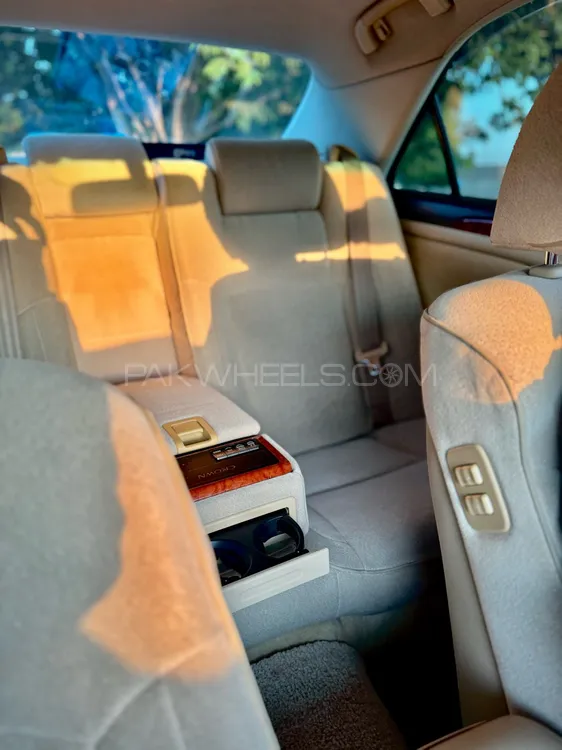Toyota Crown 2005 for Sale in Lahore Toyota Crown 2005 for Sale in Lahore Image-16