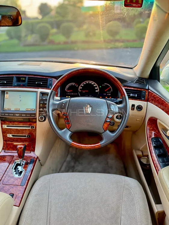 Toyota Crown 2005 for Sale in Lahore Toyota Crown 2005 for Sale in Lahore Image-14