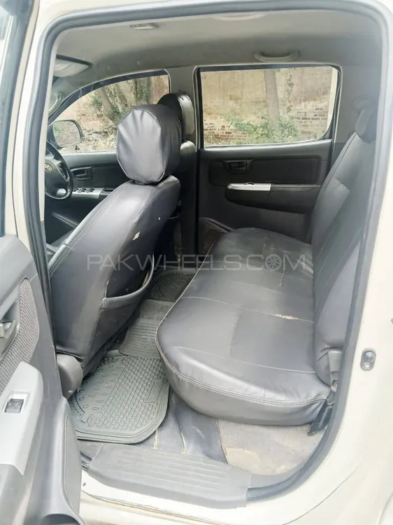 Toyota Hilux 2012 for Sale in Peshawar Toyota Hilux 2012 for Sale in Peshawar Image-4