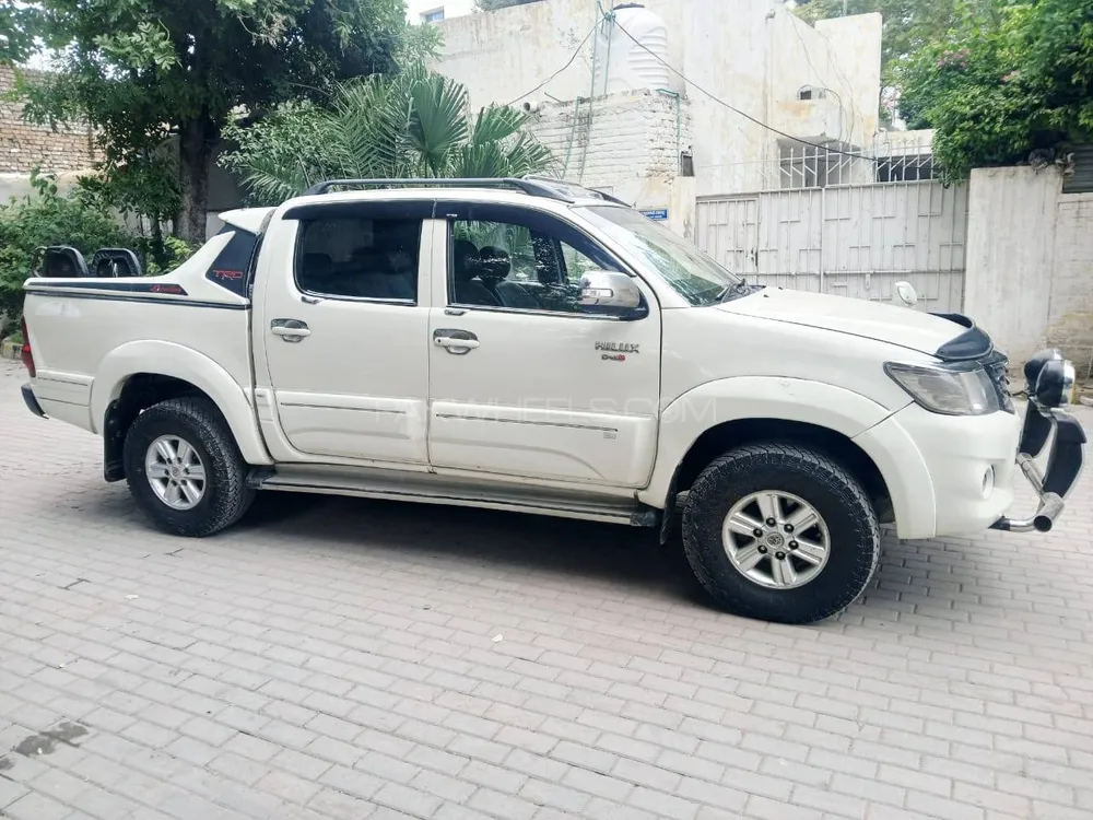 Toyota Hilux 2012 for Sale in Peshawar Toyota Hilux 2012 for Sale in Peshawar Image-7