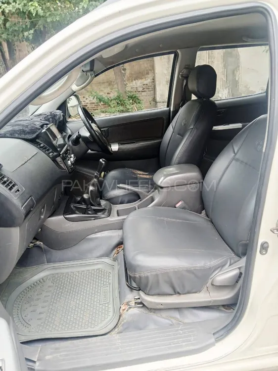 Toyota Hilux 2012 for Sale in Peshawar Toyota Hilux 2012 for Sale in Peshawar Image-5