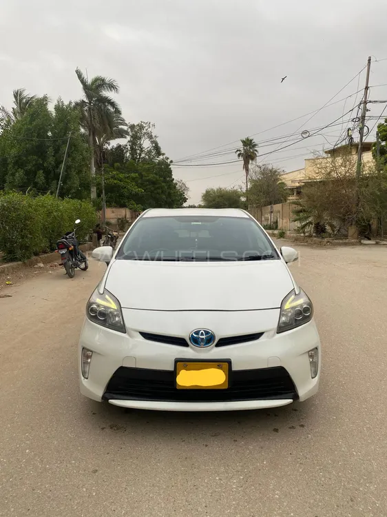Toyota Prius 2015 for Sale in Karachi Image-1