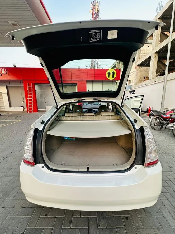 Toyota Prius 2007 for Sale in Lahore Image-1