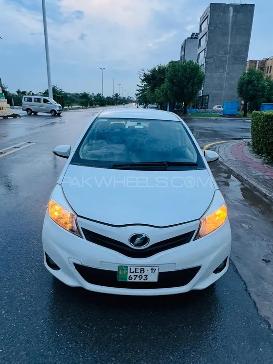 Toyota Vitz 2013 for Sale in Lahore Image-1