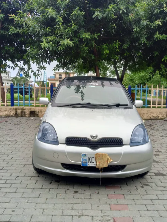 Toyota Vitz 2000 for Sale in Islamabad Image-1