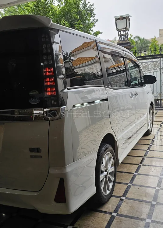 Toyota Voxy 2016 for Sale in Lahore Image-1