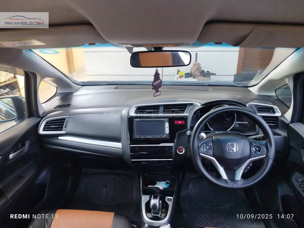 Honda Fit 2015 for Sale in Lahore Honda Fit 2015 for Sale in Lahore Image-10
