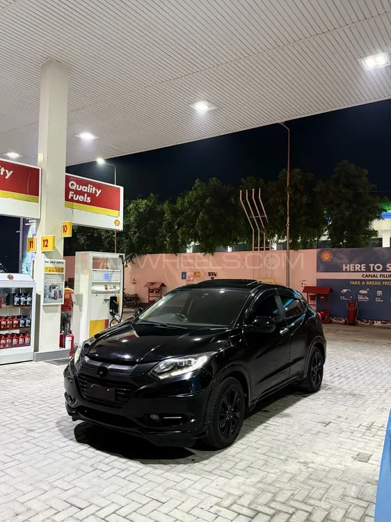 Honda Vezel 2015 for Sale in Faisalabad Image-1