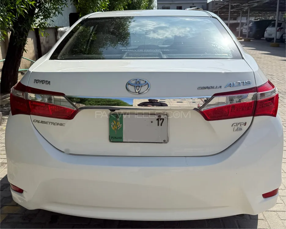 Toyota Corolla 2017 for Sale in Faisalabad Image-1