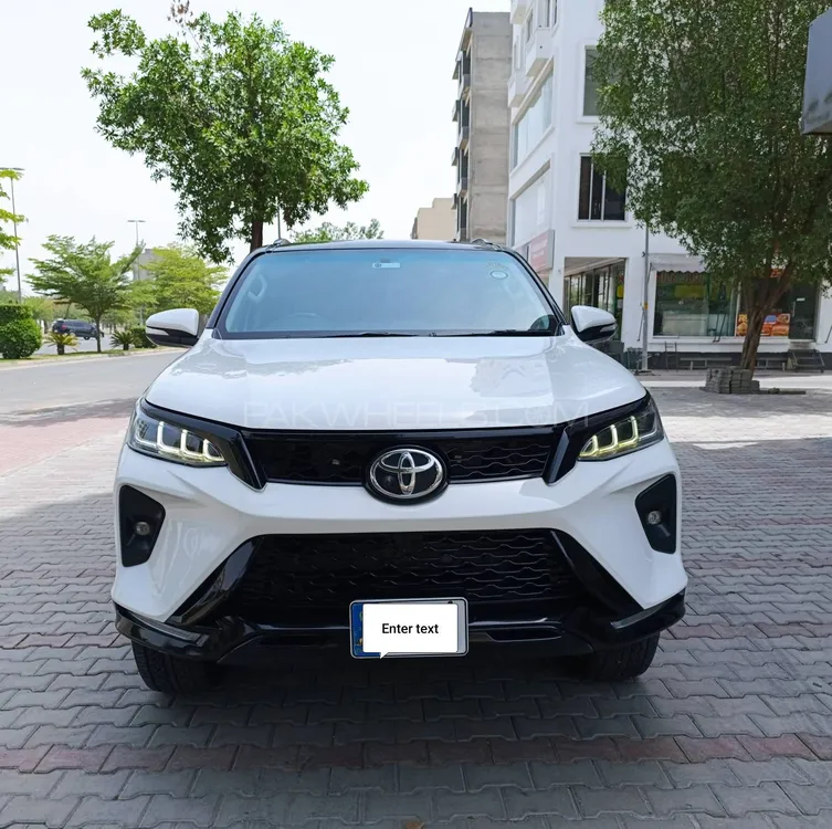 Toyota Fortuner 2017 for Sale in Lahore Image-1