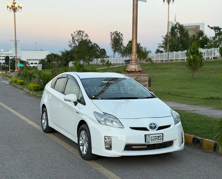Toyota Prius 2011 for Sale in Islamabad Image-1