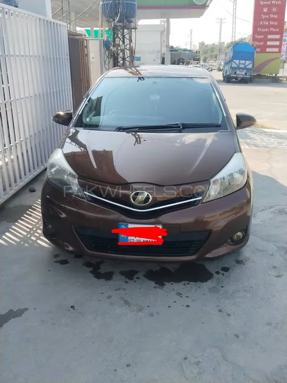 Toyota Vitz 2011 for Sale in Akora khattak Image-1