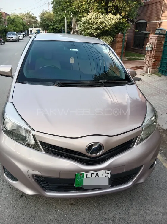 Toyota Vitz 2012 for Sale in Lahore Image-1