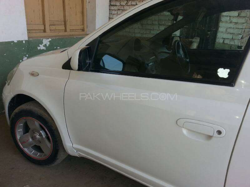 ٹویوٹا وِٹز 2004 for Sale in پشاور Image-1