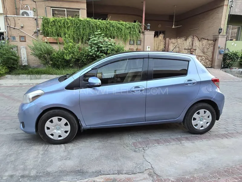 Toyota Vitz 2012 for Sale in Faisalabad Image-1