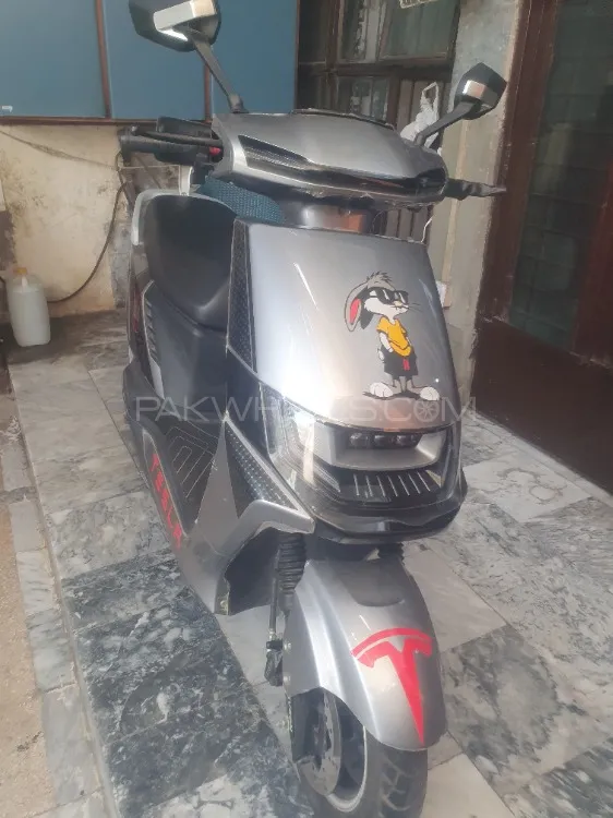Crown EV Pro 2025 for Sale Image-1