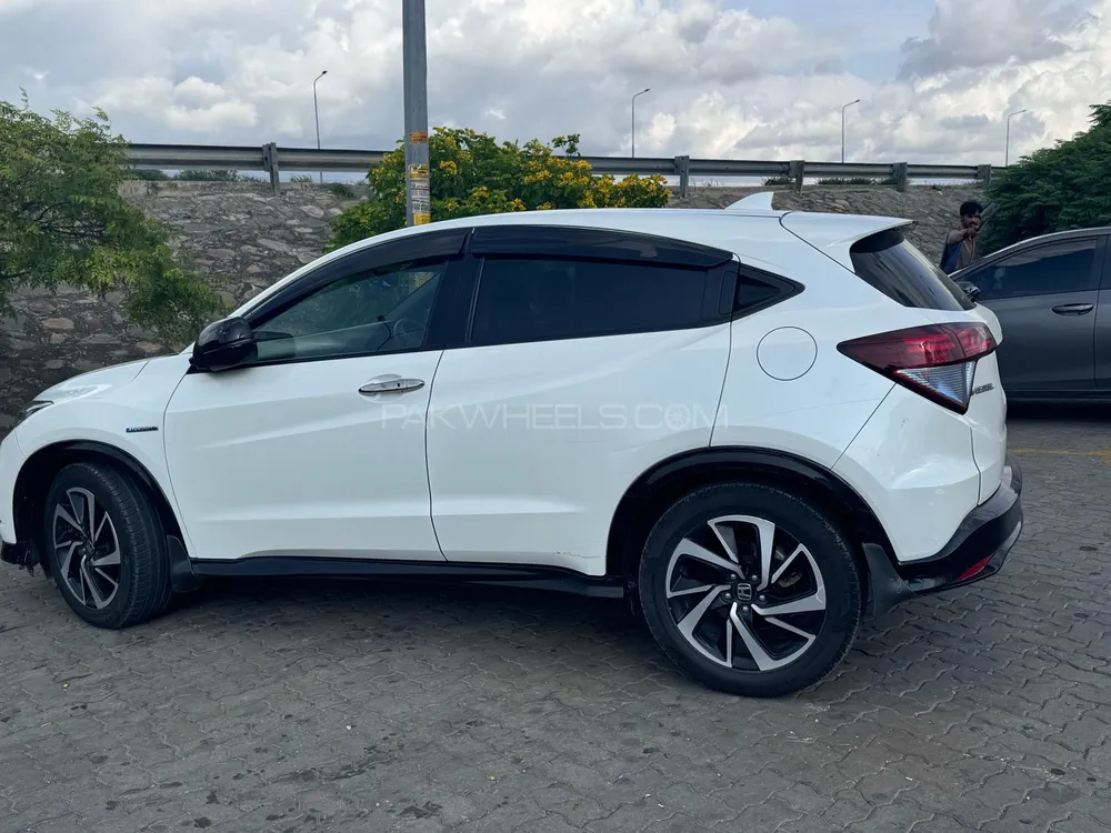 Honda Vezel 2017 for Sale in Swabi Image-1