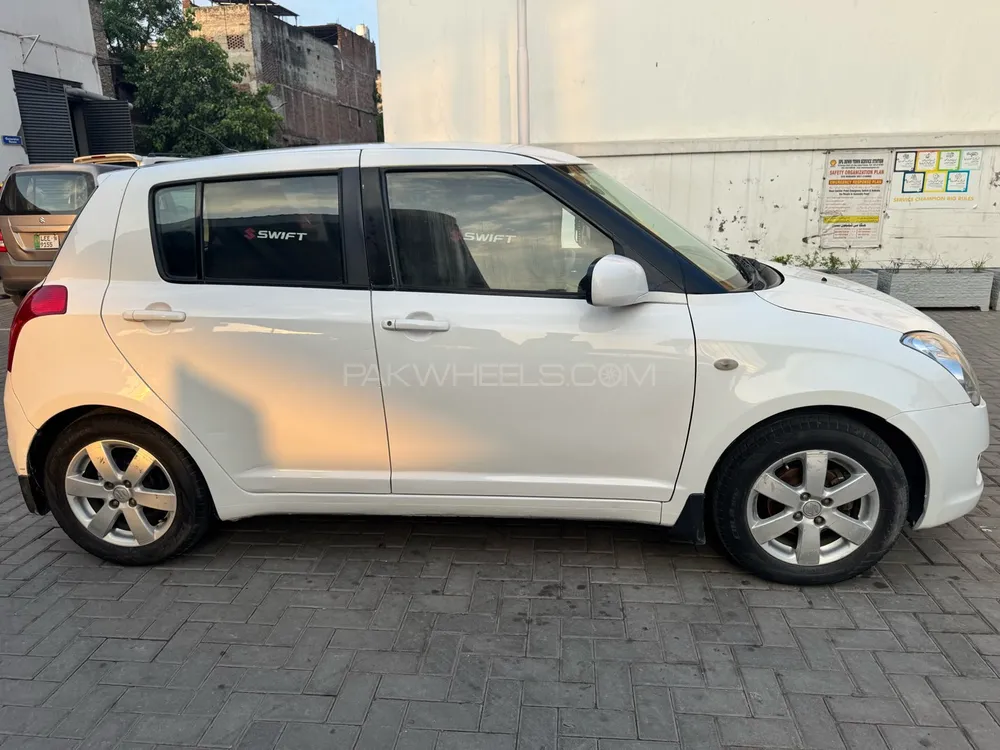 Suzuki Swift 2015 for Sale in Lahore Image-1