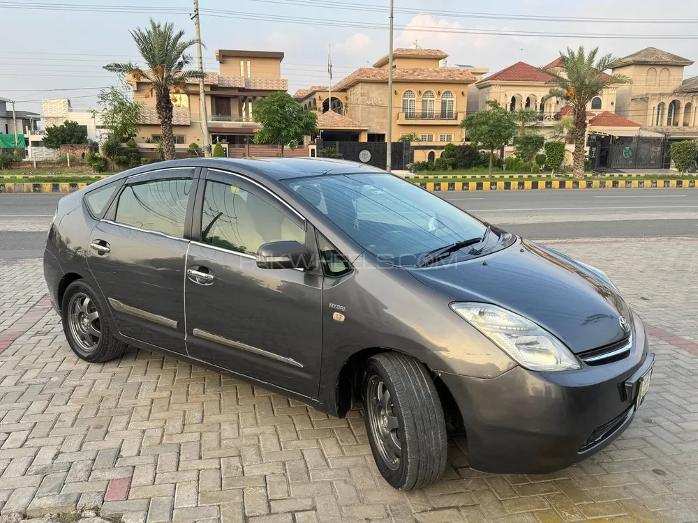 Toyota Prius 2008 for Sale in Lahore Image-1