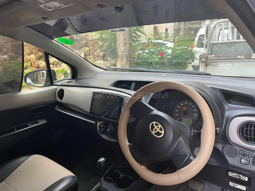 Toyota Vitz 2012 for Sale in Karachi Image-1