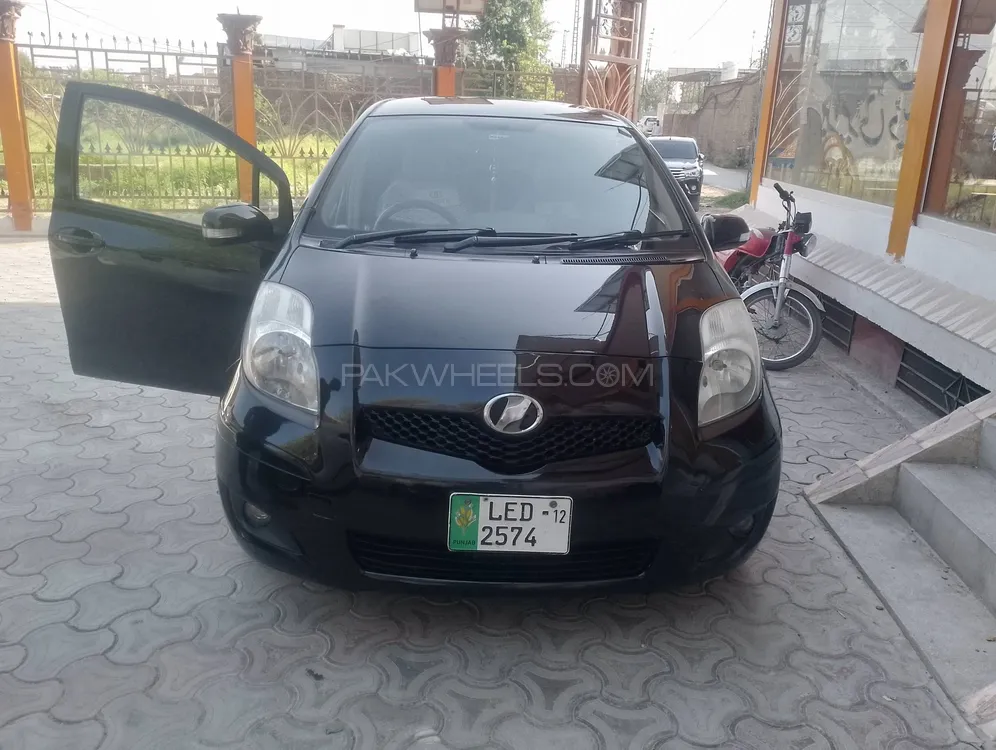 Toyota Vitz 2007 for Sale in Peshawar Image-1